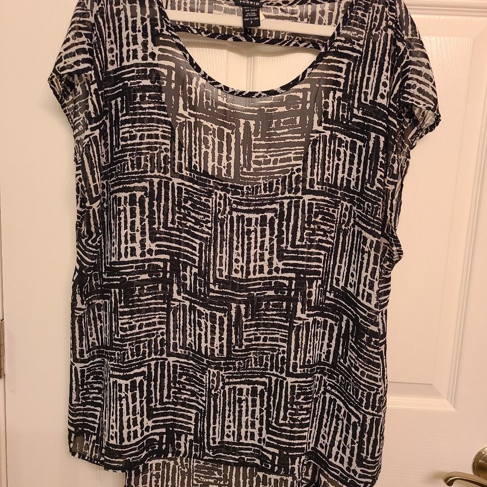 Torrid Black and White Open Back Blouse Size 2
